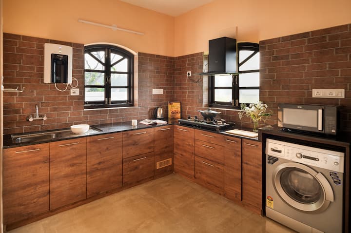 Full kitchen image 1