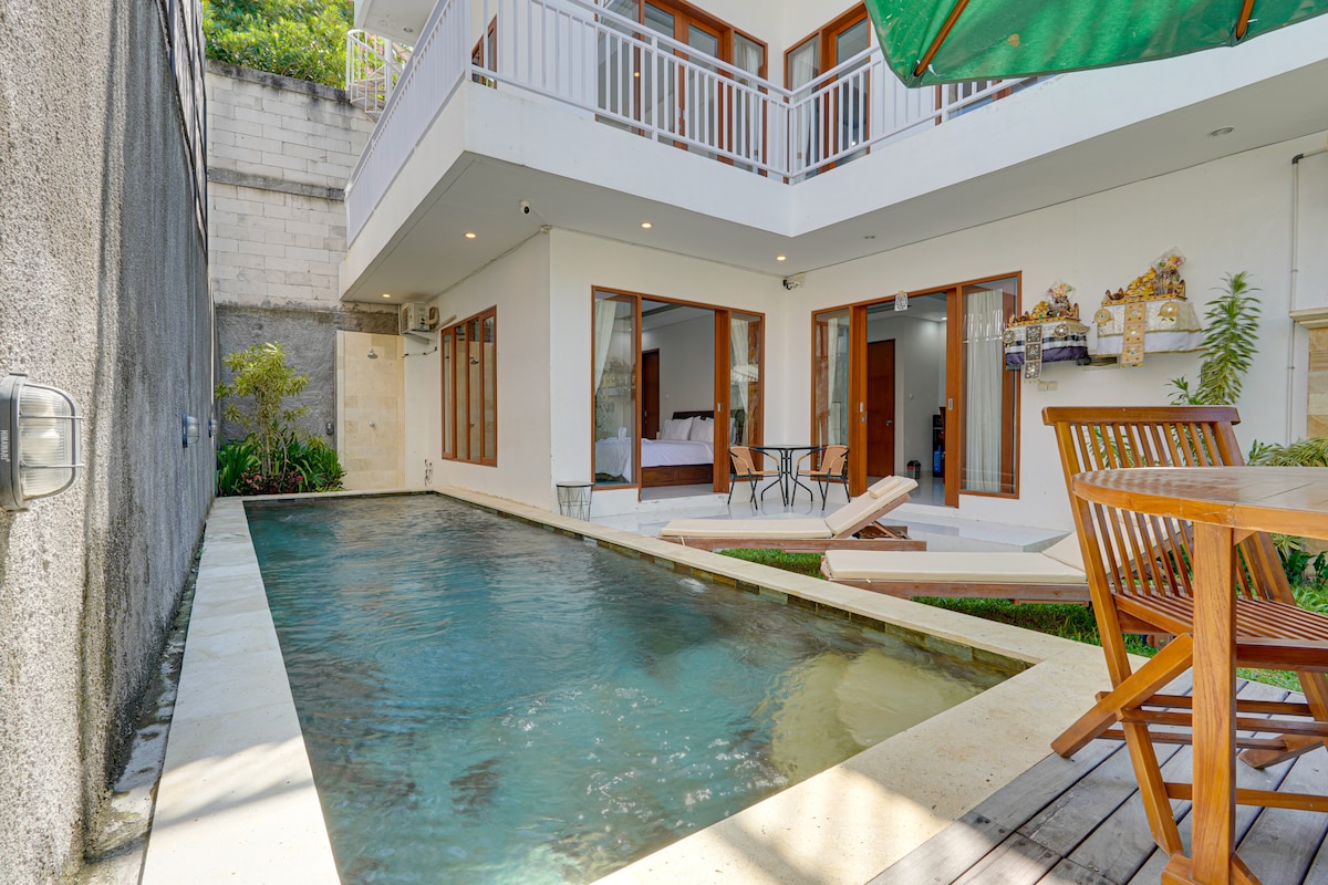 Villa in Denpasar Selatan · 3 bedrooms · 3 beds · 3 private baths, Airbnb karşılaştırması
