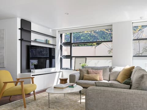 Successful Airbnb property: Stylish Paddington Oasis | Dining, Shops & Beaches in Paddington