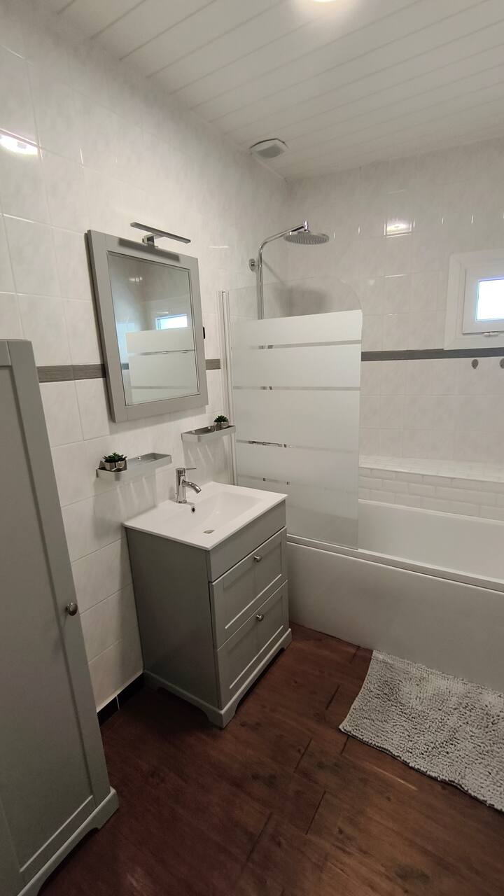 image 12 sur 22, Salle de bain image 1