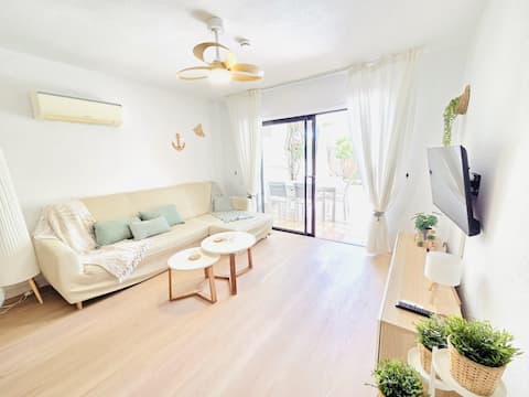 Airbnb con mejor rendimiento: Luxe 4 bedroom apartment with private jacuzzi en San Miguel De Abona