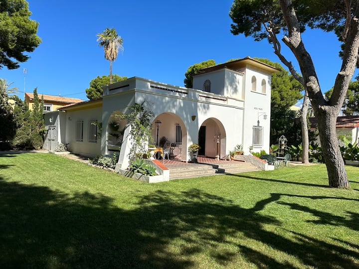 Villa Junto A La Playa Muchavista. Alicante - Alicante