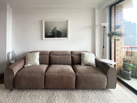 Top performing Airbnb: Darlinghurst: 2 Bedroom Private apartment. Balcony in Darlinghurst