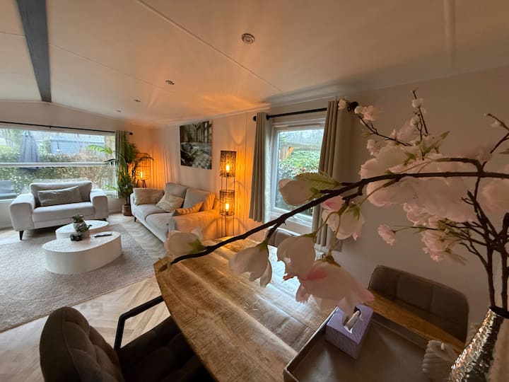 Vrijstaand Chalet Met Eigen Buiten Jacuzzi - Gelderland