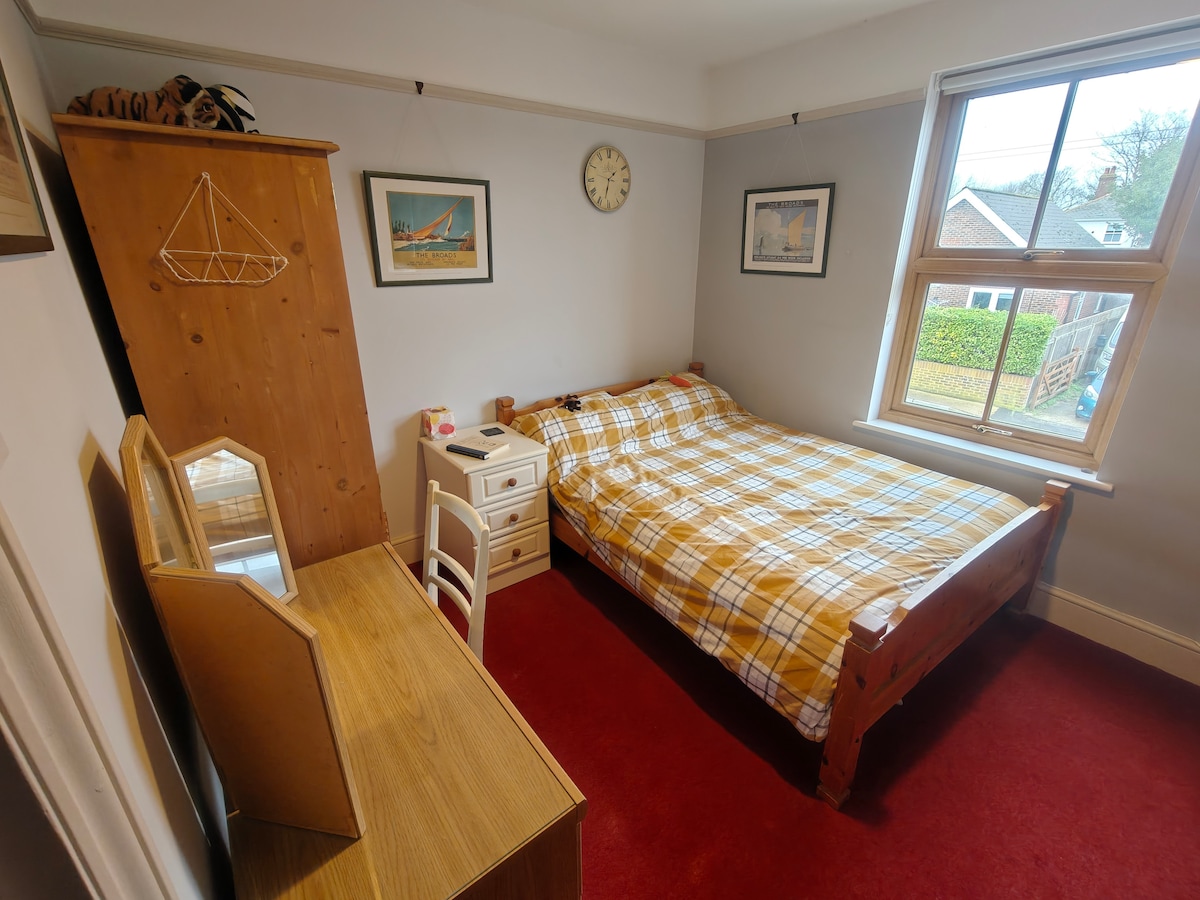 Bed and Breakfast for 2 not far from Goodwood