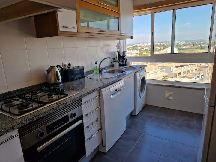 Lovely 2 Bedroom Apartment Minutes From The Beach - Armação de Pêra