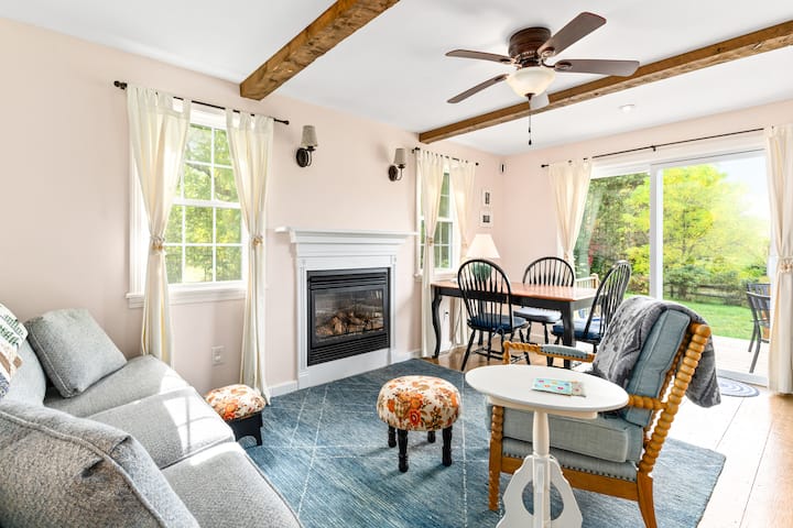 The Black Walnut Cottage In Lincolnville - Cellardoor Winery, Lincolnville