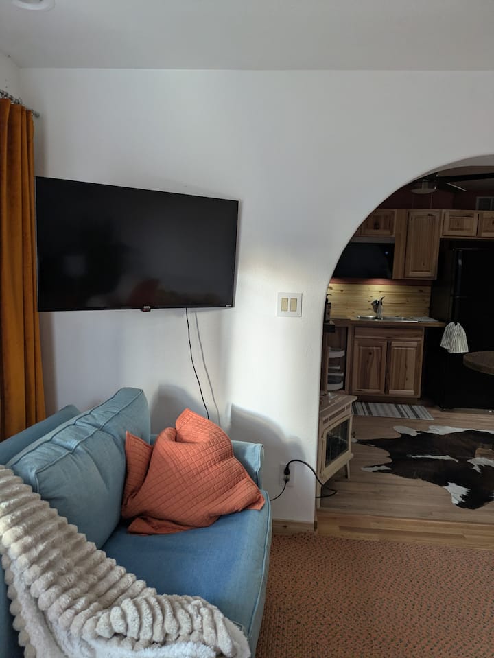 Cozy Private Apartment With Private, Gated Parking - Española, NM