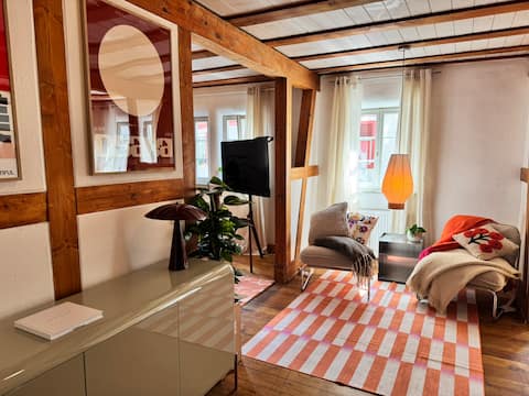 Top Airbnb: Herzstück 1526 – Vacation Apartment in the Old Town, Ground Floor in Bergstraße
