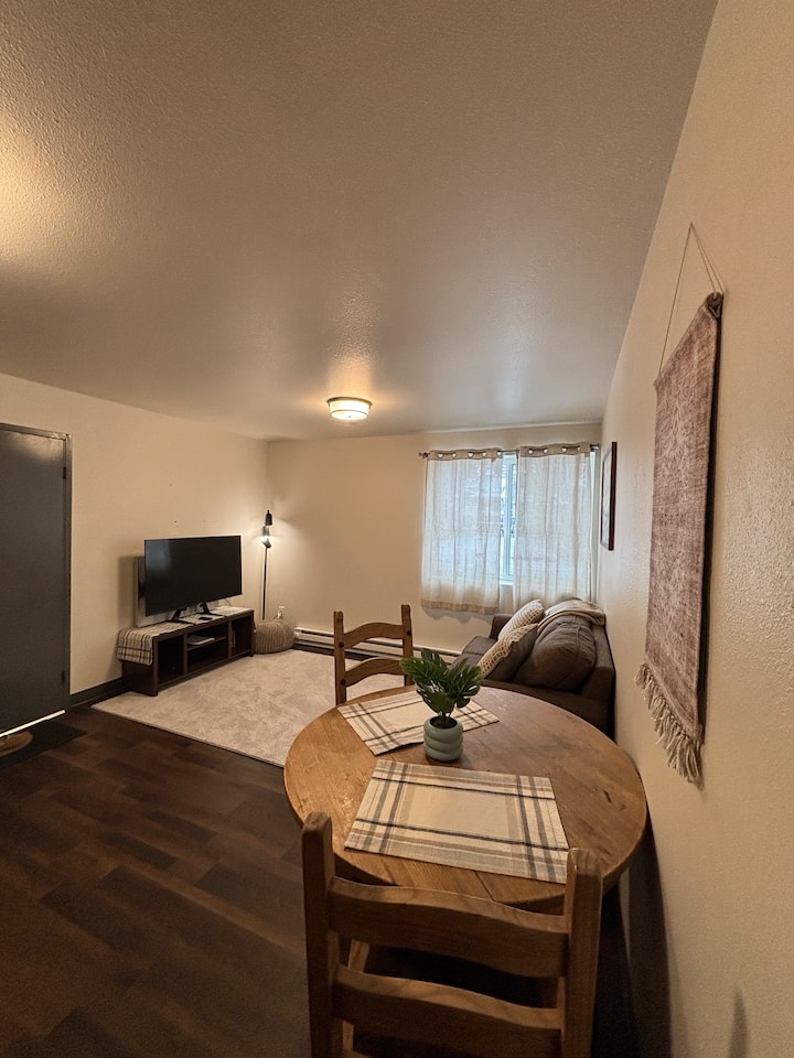 Cozy Apartment In Central Aberdeen, Sd - Aberdeen, SD