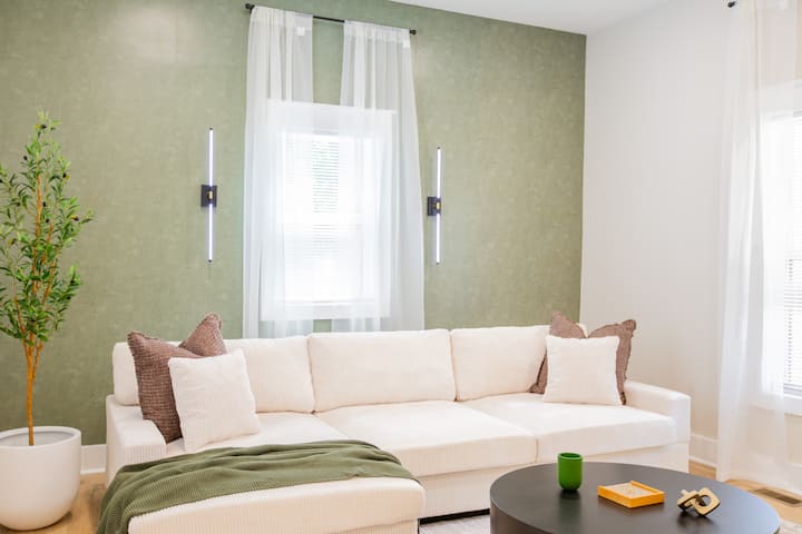Casa Verde 94 | 2br | Downtown Concord + Deck - Concord, NC