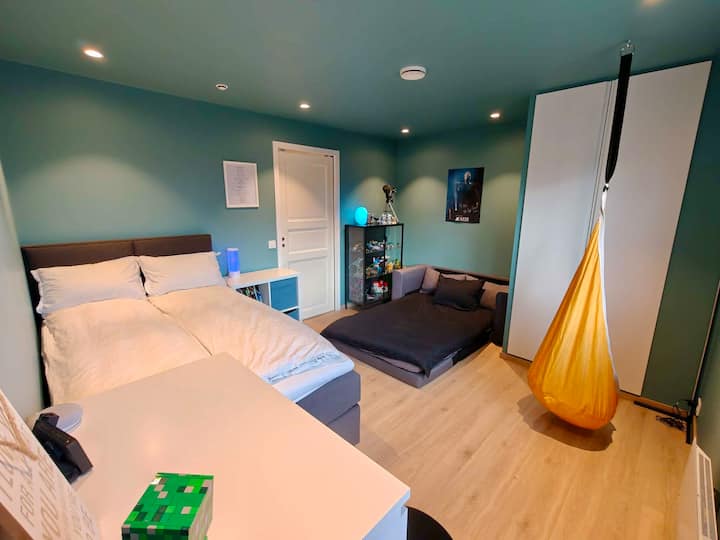 Habitación 3.
Cama de 120 x 200 cm
Sofá cama de 120 x 200 cm (apto únicamente para niños)