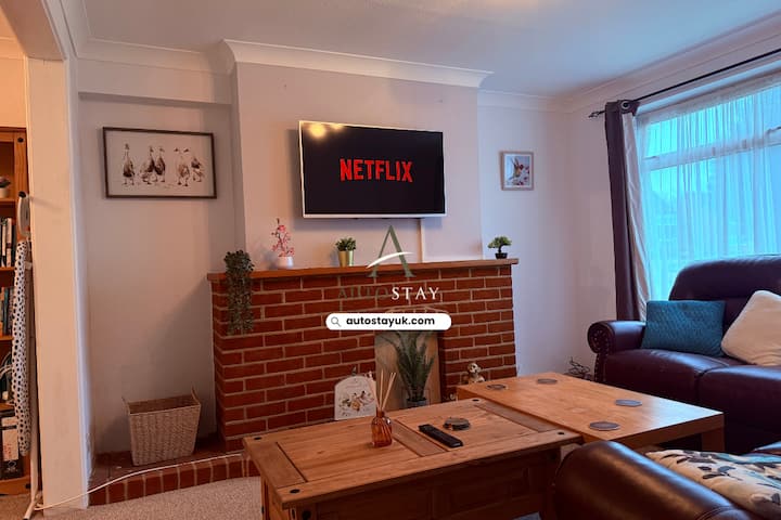 3 Bed House Near Gatwick Long Stays Discount! - Redhill