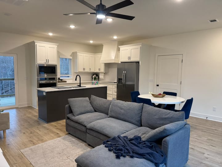 Bright Modern Retreat (By Oz Trails) - Bella Vista, AR