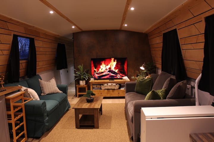 Luxury Escape In A Spacial Widebeam Boat - Glasgow