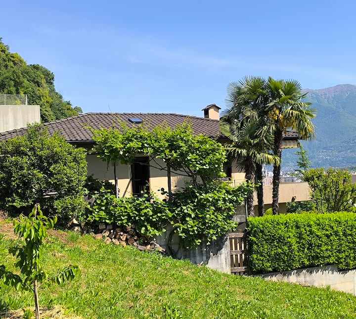 Casa A Locarno Con Grande Giardino E Vista Lago. - Locarno