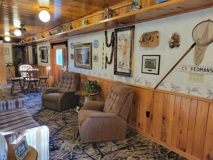 The Duck Inn Lodge - Train Car Section - Prairie du Chien, WI