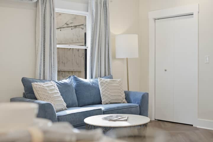 Bright & Stylish Guesthouse Downtown Savannah - Savannah, GA