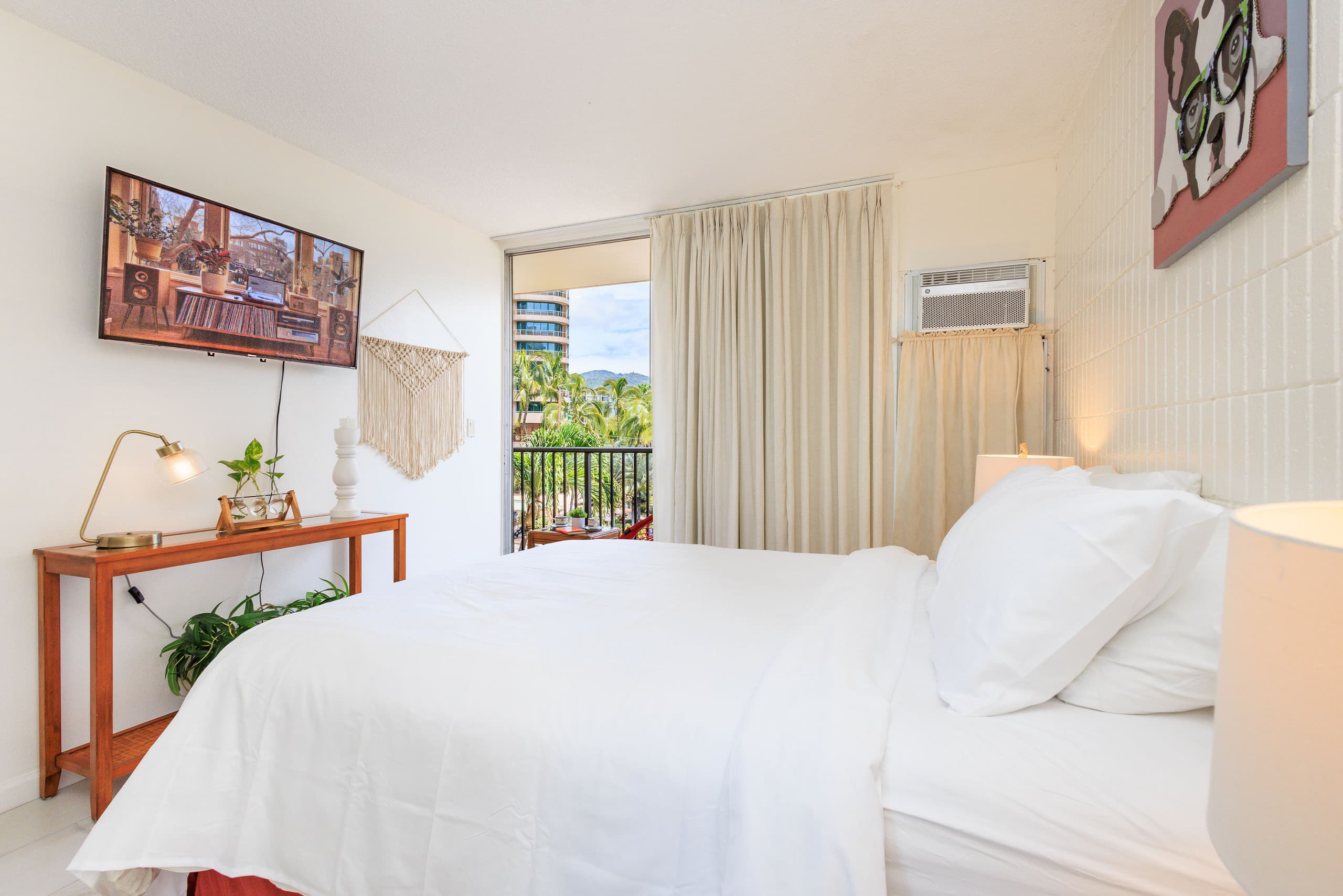 Condo in Honolulu · ★4.89 · 1 bedroom · 1 bed · 1 bath - Image 10