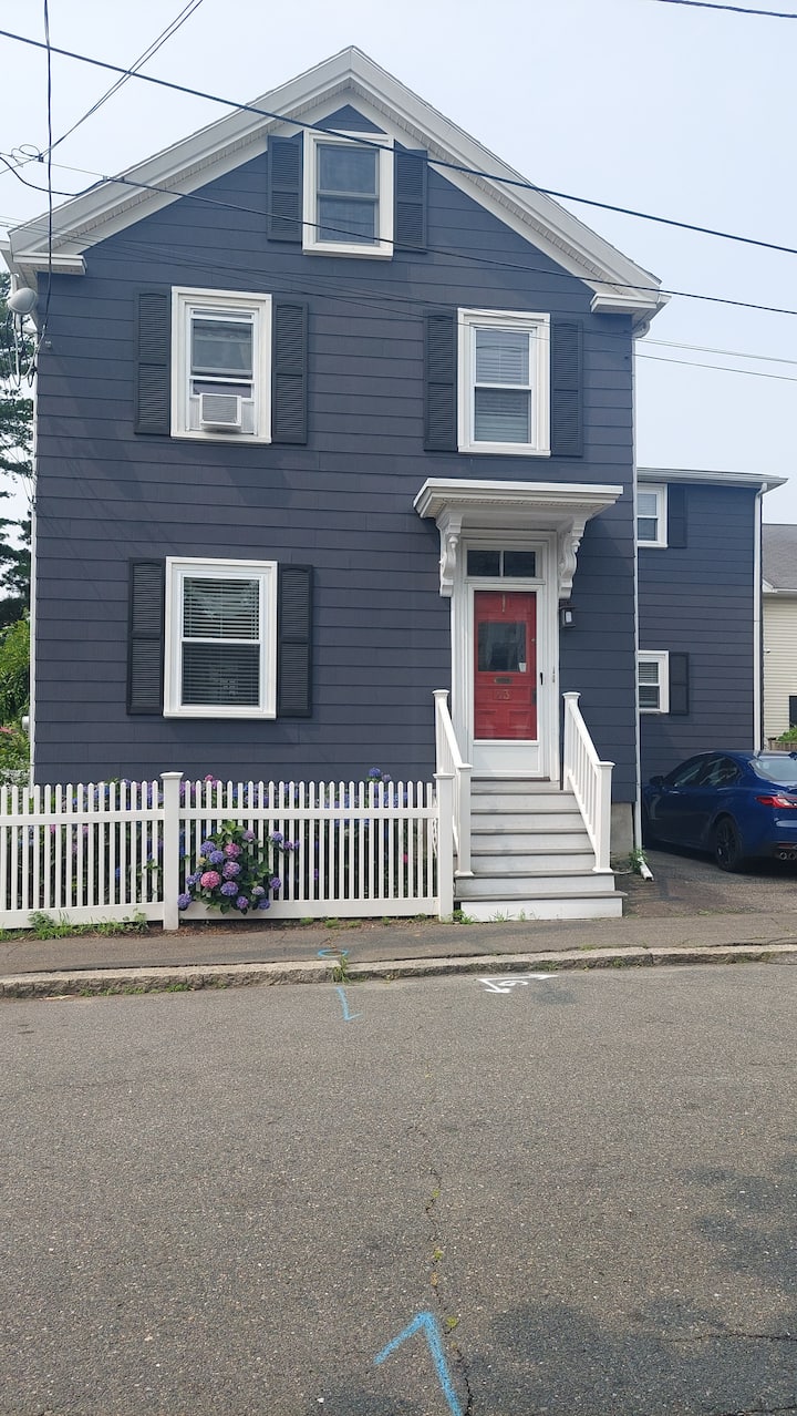 Salem. Antique Charm Modern Conveniences. - 沙連