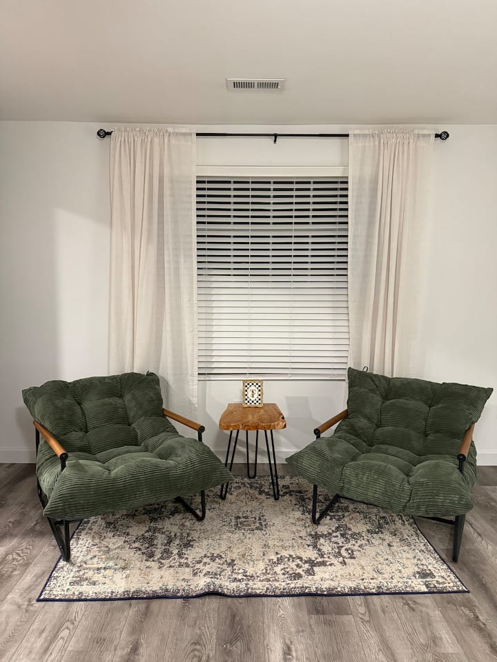 Taylor Ave Retreat | Relax + Work W/ Firepit - Farmington, MO
