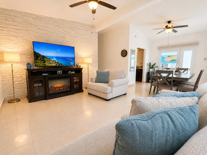 Haven By The Sea | Private Pool Retreat | Sleeps 6 - Manatí