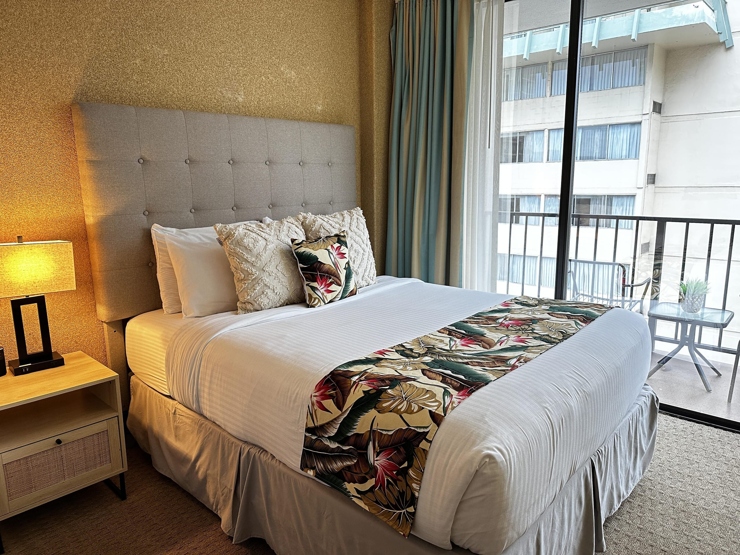 2 Comfy Queen beds at Palms Waikiki 901 - Image 5