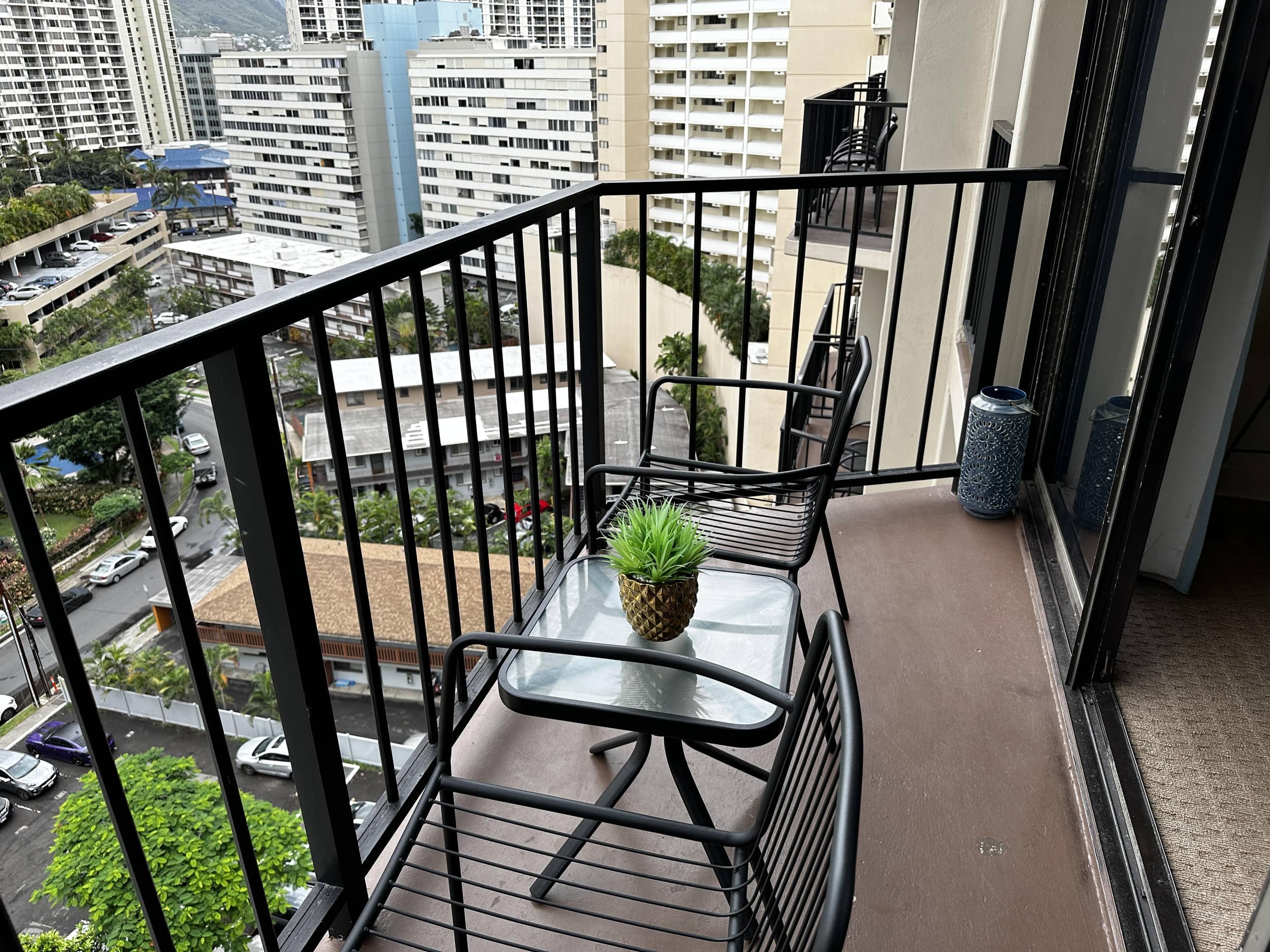 2 Comfy Queen beds at Palms Waikiki 901 - Image 4