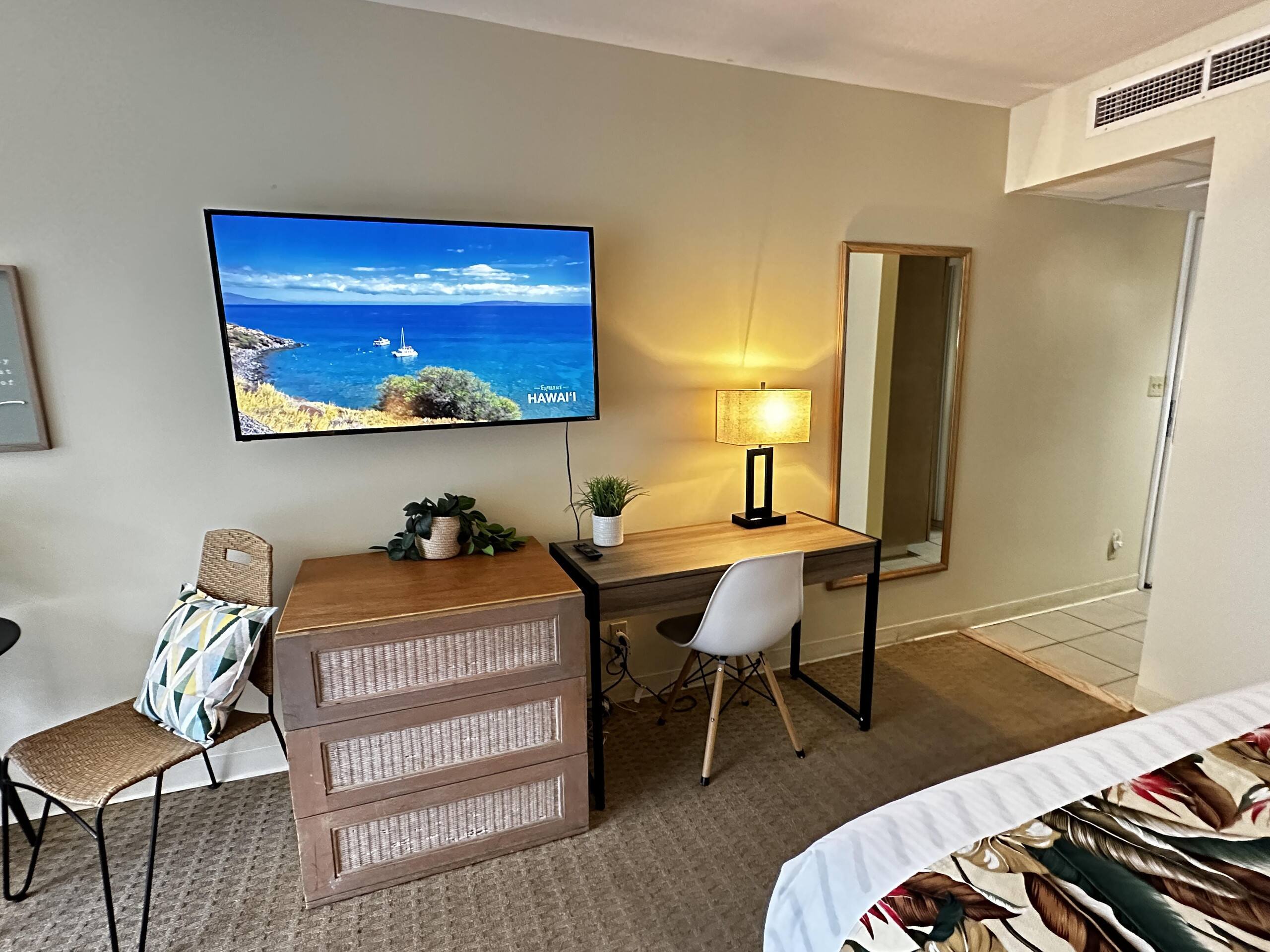 2 Comfy Queen beds at Palms Waikiki 901 - Image 6