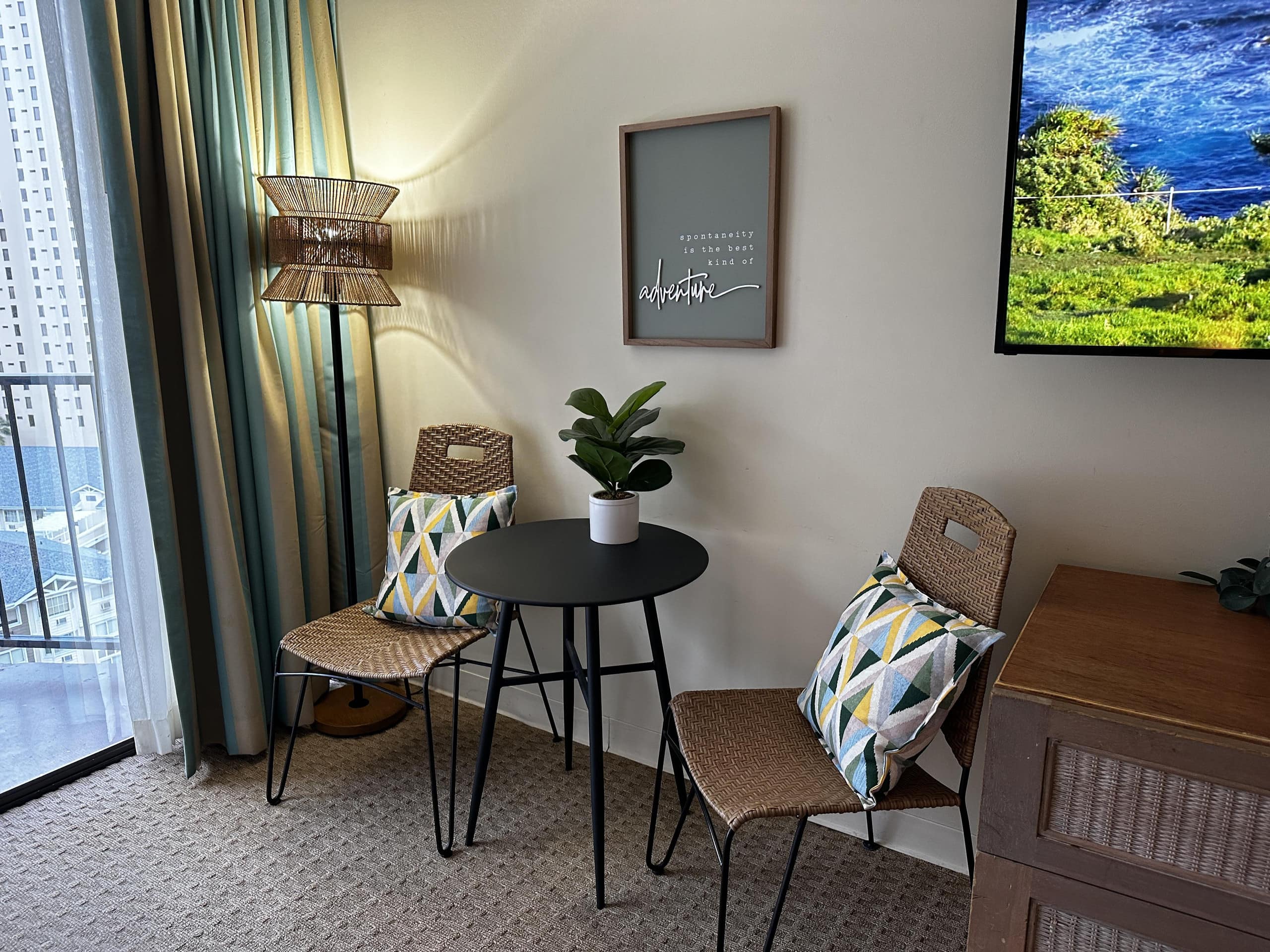 2 Comfy Queen beds at Palms Waikiki 901 - Image 2