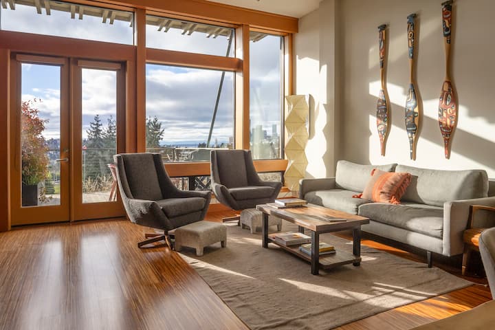 Seattle Lux • World Cup • Skyline Views • Sleeps 8 - Seattle, WA