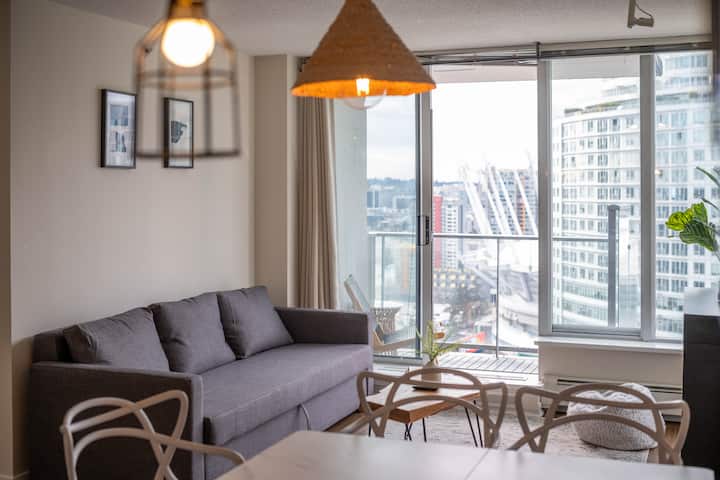 Stylish 3br Downtown Vancouver Condo W/ Pool & Gym - Vancouver
