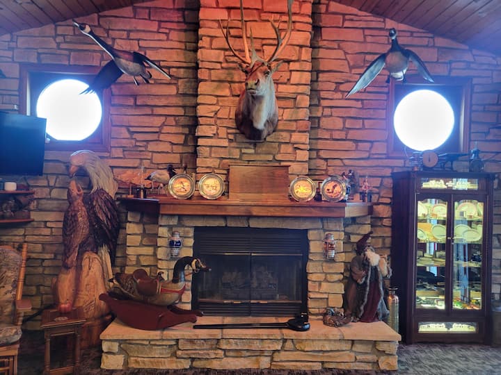 The Duck Inn Lodge Northwoods & Train Car Combo - Prairie du Chien, WI