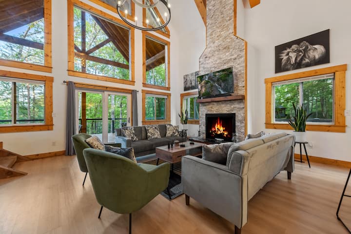 Luxury Lodge:16+guests/generator/pooltable/firepit - Blue Ridge, GA