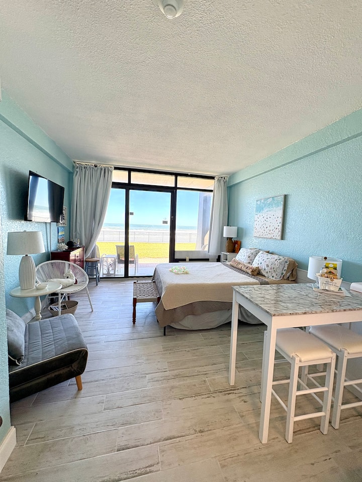Sublime Beachfront Views From Your Studio & Patio! - Daytona Beach, FL