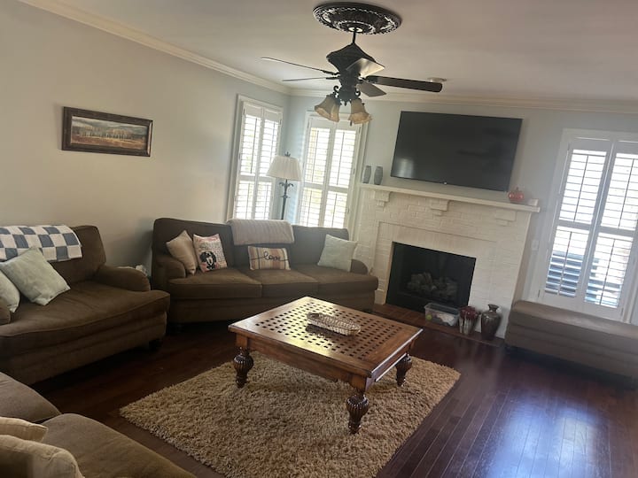 The Perfect Stay: Spacious, Central & Relaxing - Cartersville, GA