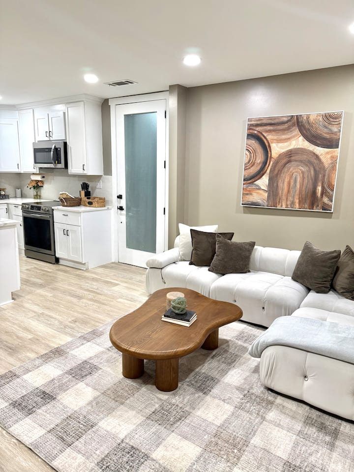 Walk To Dpac + Bulls | Chic Downtown Durham Condo - Durham, NC