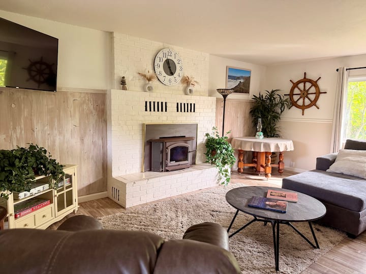 Beautiful Coast Home 3 Minutes From Beach! - Bodega Bay, CA