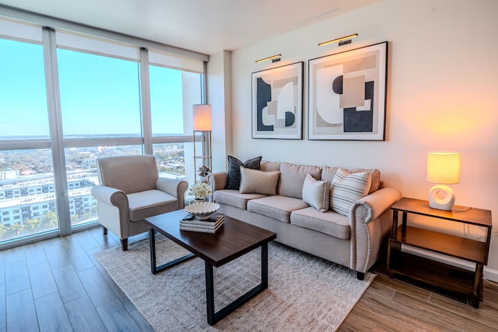 Level 19 | King Suite | Views | Pool+hottub+gym - Fort Myers, FL