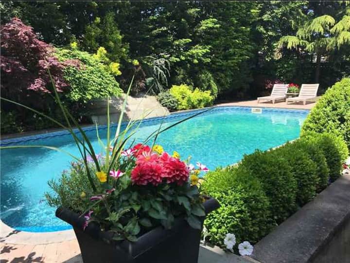 Cozy House With Pool & Fireplace - Garden City, NY