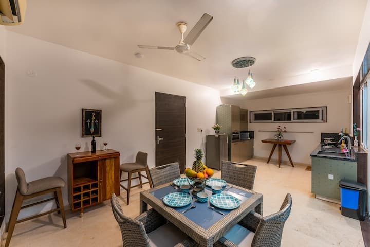 Dining area image 1