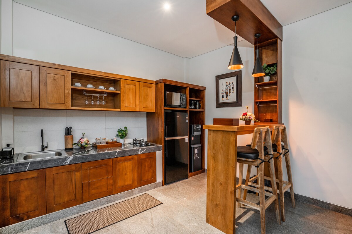 Villa in Sukawati · ★5.0 · 2 bedrooms · 2 beds · 2 private baths รายการ Airbnb เปรียบเทียบ