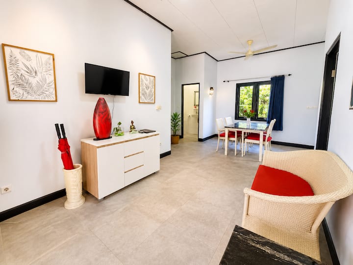2 Bedrooms 1.5 Bath Bungalow With Garden View - Seraya