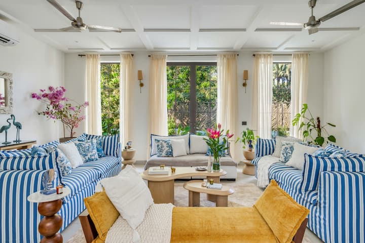 Living room image 8