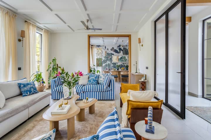 Living room image 11