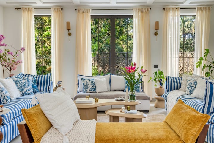 Living room image 9