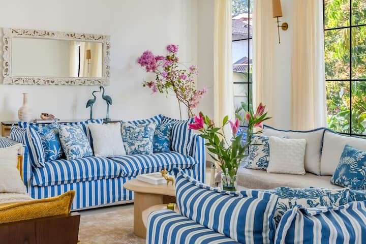 Living room image 6