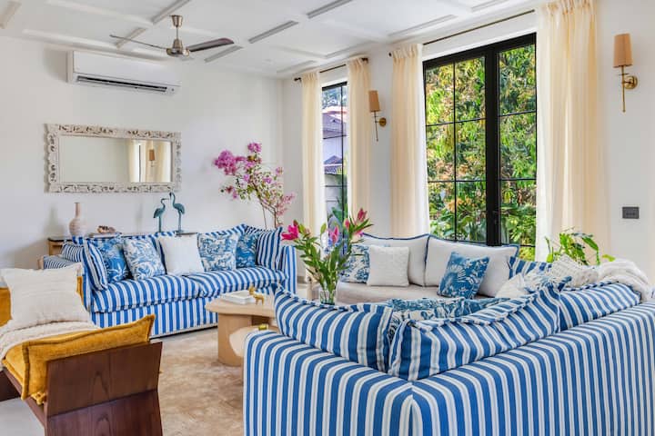 Living room image 7