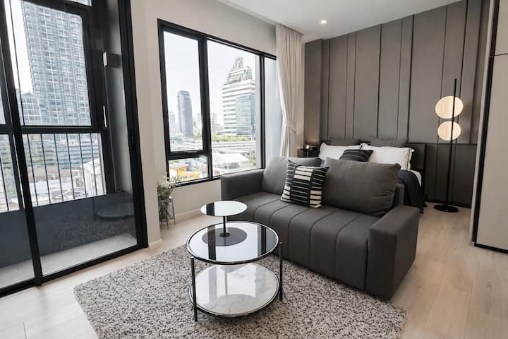 The Room Prayathai @ BTS Prayathai