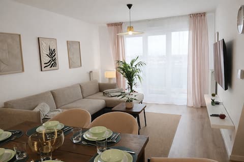 Popular Airbnb listing: CDG Airport | Villepinte Expo | 10 people | Parking in Le Blanc Mesnil